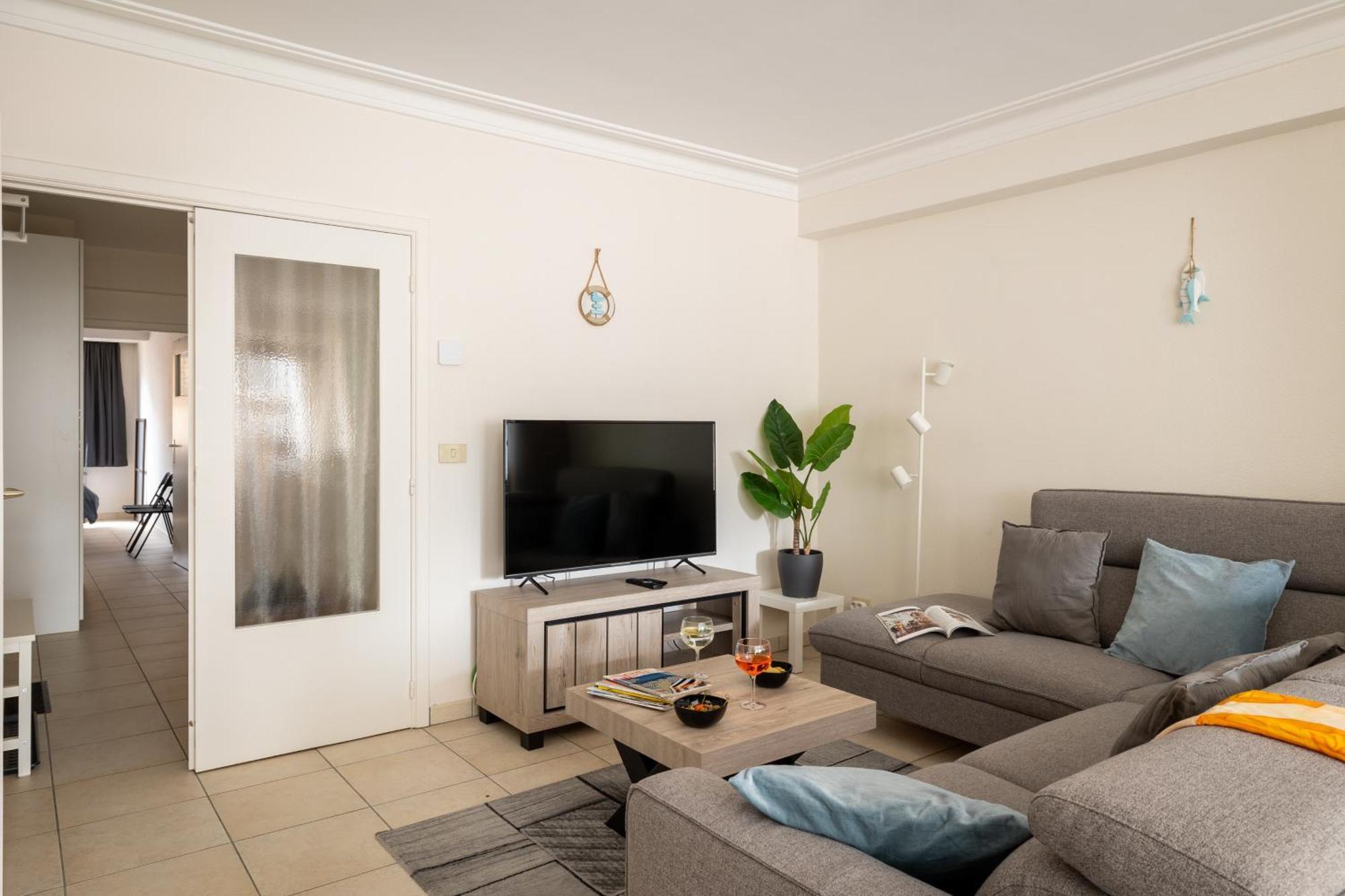 Weloveoostende - Newly Renovated Large Apartment 150M From The Beach - Including Bed Sheets And Final Clea-Ning Exterior foto